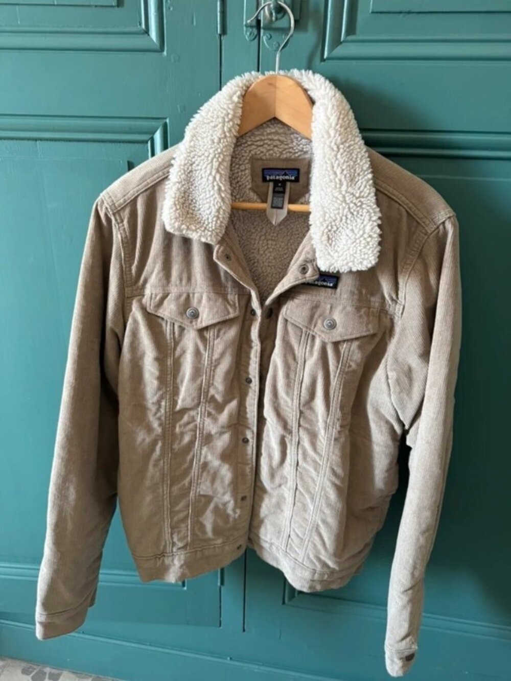 Patagonia Men’s Trucker Jacket Beige Sherpa Collar, Size M